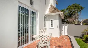 Spacious Guest Apartment in Rondebosch - Image 3