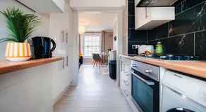 London's Great Escape 2 Bed Flat - Image 4