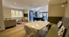 Ascot stunning and modern 4 bedroom town house with 156 sq ft garden office 28 - Image 3