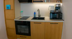 Luxury 1 Bedroom Apartment - Image 5