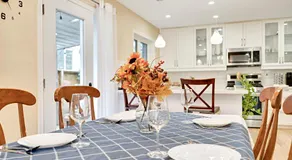 Toronto Luxury Suite with Free Parking, Near Airport - Image 3