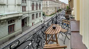 Downtown - Apart Hotel Zborovska - Image 4