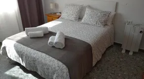 BNB LOLA - Habitacion con Baño privado en el pasillo y aire acondicionado - Image 2