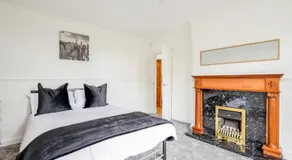 5-bedroom home in trendy Dibsbury area Manchester with parking - Image 2