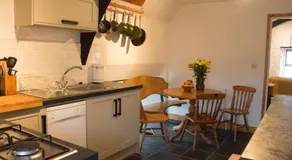 James John Hamilton House and backpacker hostel - Image 2