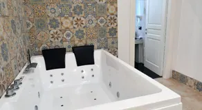 GianLuis Luxury Suites - Image 3