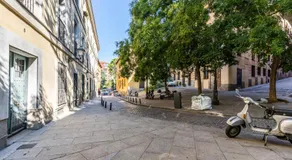 VR Palace Apartments - Image 5