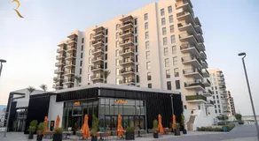 Luxe 2BR Haven - Family Chic Poolside Luxe Retreat - Image 3