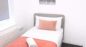 4 bed in Milton Keynes - Image 2