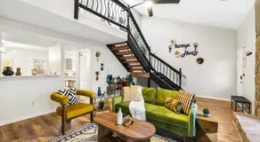 Heritage Haus - Stylish 2BR w Deck Near Marietta Square, Dogs OK - Image 3