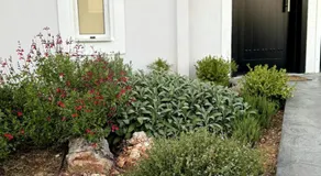 Mont Parnes Little House - Image 1
