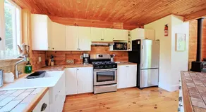 L'Auberge des Collines Full Guest Suite - Image 4