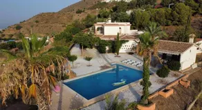 VILLA CANTARES - Image 3