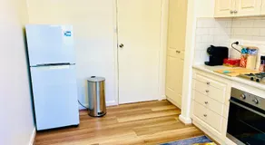 Spacious and cosy 2BR in Balwyn - Image 4
