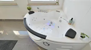 Yello Homes - Luxus Loft für bis zu 7 Personen nähe Airport & Messe, Tischfußball & Whirlpool - Image 4