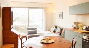 Renovated studio with quiet balcony - Image 3