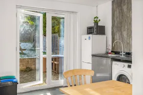 Apt 2: Spacious Comfortable apartment - ShireStays - Image 5