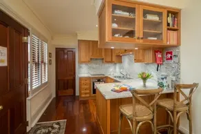 Old Bank Boutique Hotel - Image 2
