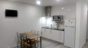 Villa - Sleeps 4 & Free Parking - Image 3