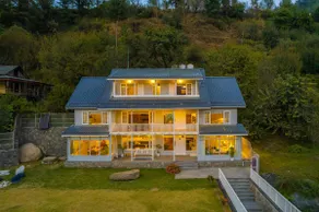 StayVista's Riverside Symphony - 5BHK Mountain-View Villa with Bathtub - Image 5
