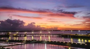 Harbour-view Waterfront Apartment - Image 4