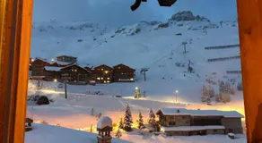 Chalet - Apt 5pax au pied des pistes - parking - skiroom - cheminée - balcons - Image 5
