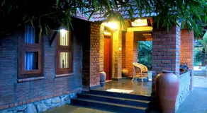 Clayfingers Art Cottage - Image 5