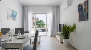 Stylish Poolside Villa at Paphos - Image 2