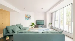 Luxury 3-Storey Loft with free parking on premises - Image 2