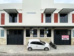 Modern Stay near Roxy Mall Jember RedPartner - Image 2