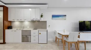 Luxe King Studio Apartment in Santai Resort - Image 5