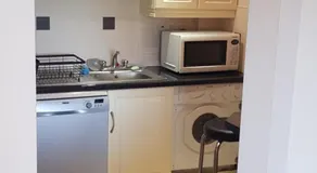 Beautiful 3 Bed Apartment with Balcony Sea View - Image 4