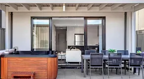 Luxurious Living in St Clair with Spa and Balcony - Image 5