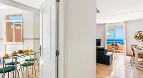 Beachfront triplex with parking - Image 4