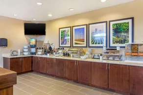 Baymont Inn & Suites DeKalb - Image 5