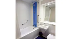 Travelodge Saltash - Image 4