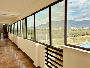Hotel Sitar Grand - Image 2