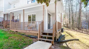Color Pop Cottage Stylish 2BR with 2 Parking Spots - Image 5