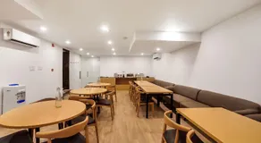 Super Townhouse 158 Near Netaji Subhash Marg Near Appu Ghar - Image 5