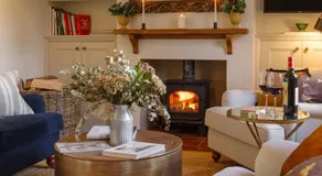 Beehives Cottage at Woodhall Park - Image 1