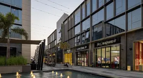 The Seven Six by Elegant Hospitality - Steps to 5A Mall - Image 3