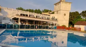 Family breaks at Rockley Park with Prosecco and a box of chocolates on arrival - Image 3