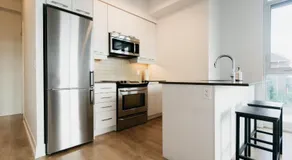 Cozy & Contemporary Suite - Easy Access to Everything - Image 3
