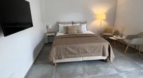 Modern & Cozy Studio - Image 2