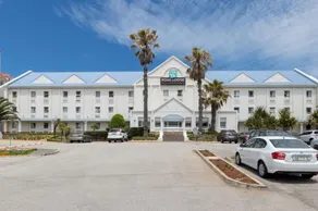 The Beach Hotel - Image 2