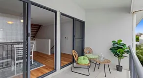 Central Redcliffe Coastal Home Walk to Beach - Image 4