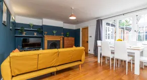 Entire 5 Bed House - Contractors, Family's & More - Free Parking - Image 2