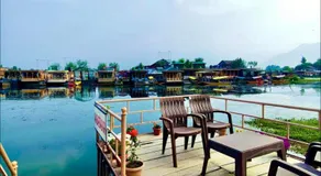 Houseboat Ambassador - Image 5