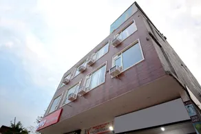 Hotel O Spring - Image 5