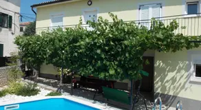 Aurelia Apartment - Image 2